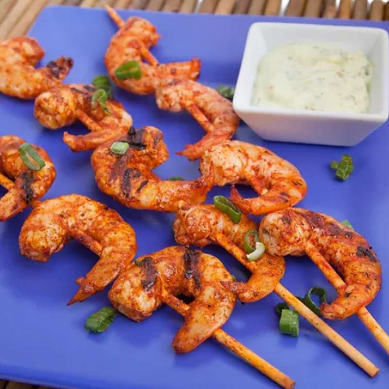 Brochetas de gambas con achiote 