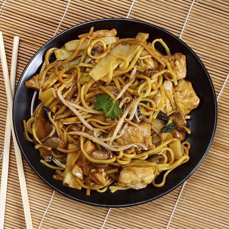 Chow mein de pollo 